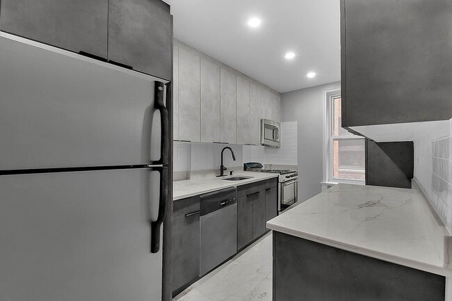Building Photo - 205 W 95th St