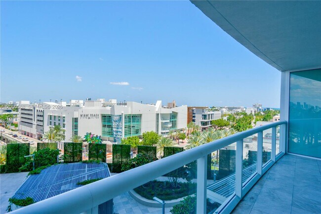 Foto del edificio - 450 Alton Rd