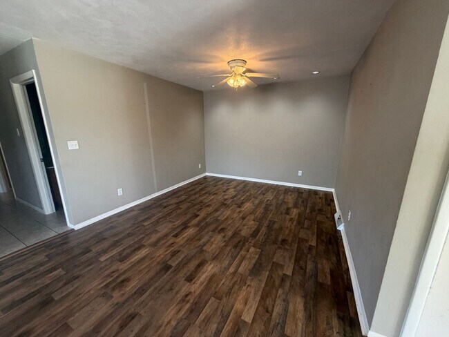 Foto del edificio - 3106-3108 W Westport