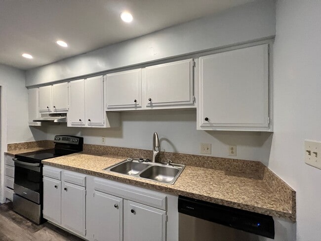 Building Photo - Three-bedroom, two-and-a-half bathrooms in...