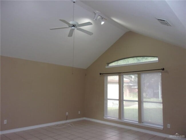 Foto del edificio - 7633 N 25th St