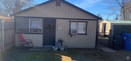 Building Photo - 5773-B Stratton Ln