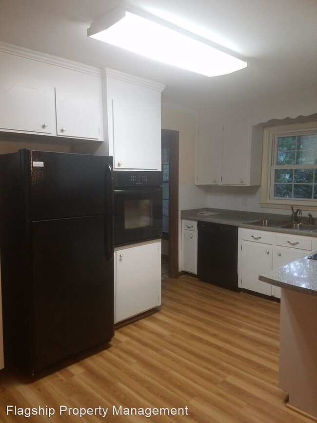 Building Photo - 3 br, 2 bath House - 8 Hillbrook Road