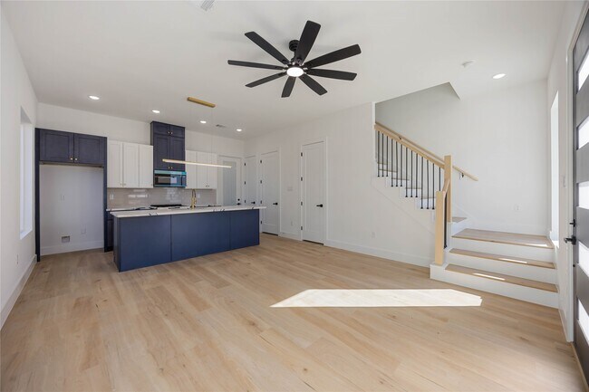 Building Photo - 4533 Bricker St