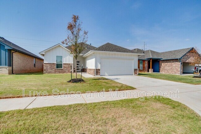 Building Photo - 8301 NW 163rd Ter