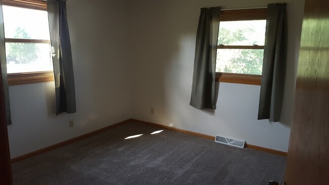 Building Photo - 114 Wright Dr