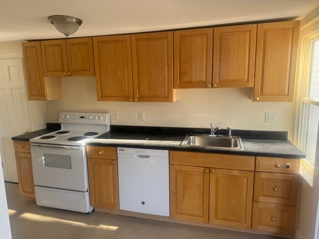 Building Photo - 5 Curve St