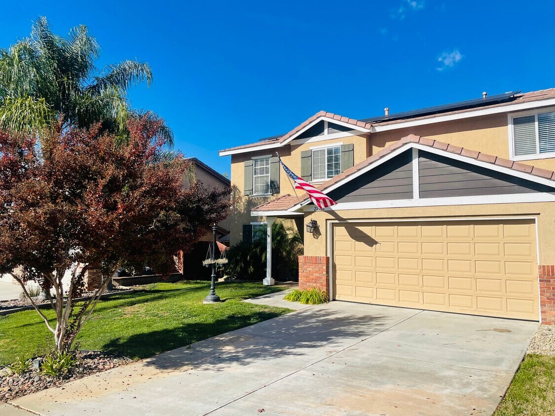 Primary Photo - 4 Bed Pool House for Rent in Wildomar