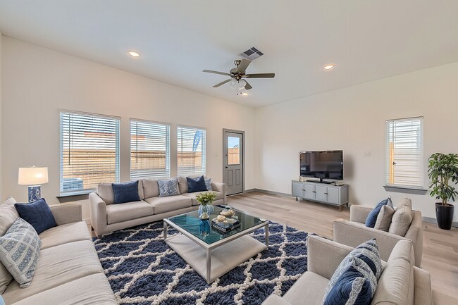 Foto del edificio - 33114 Oak Hts Pl