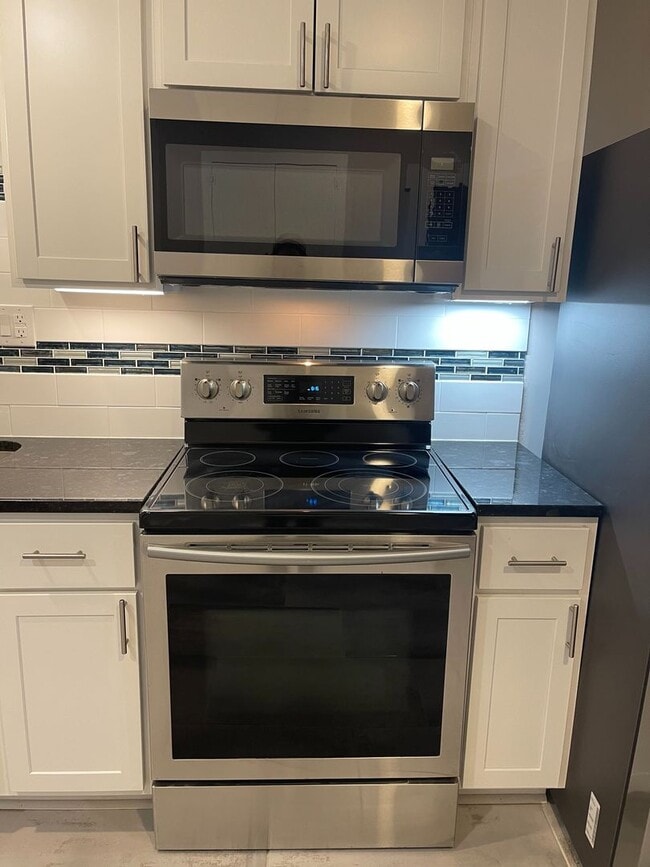 Foto del edificio - 31-33-33 E Blake Ave