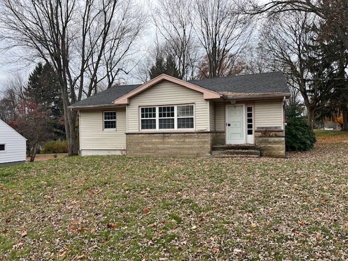 Foto principal - Spacious Kent Ranch w/ Finished Basement & 2-Car Garage