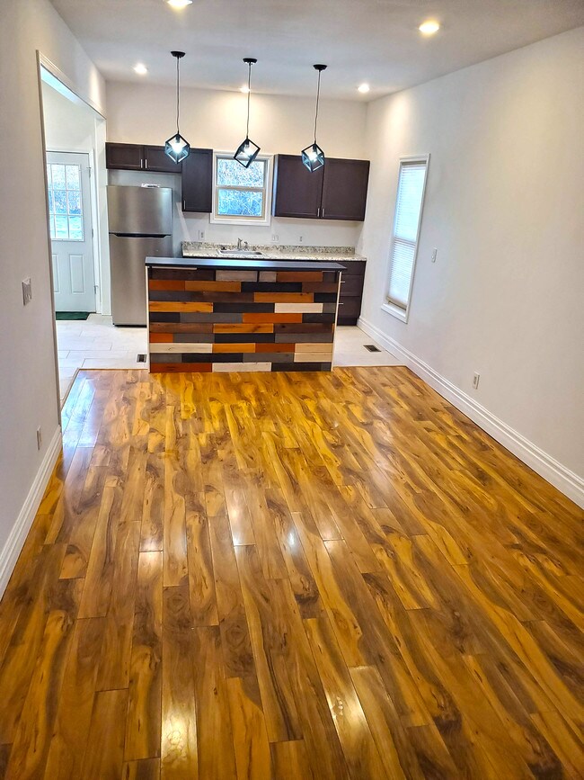 Foto del edificio - 126 W Thornton Ave