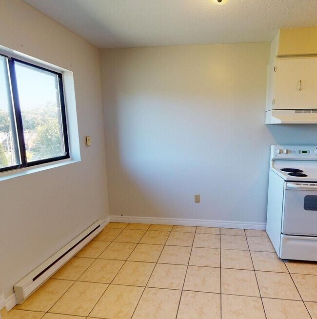 Building Photo - 7375 Tranby Av