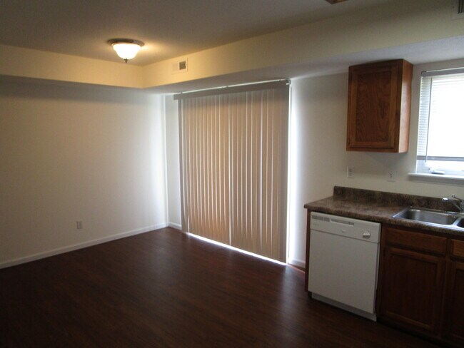 Building Photo - 2430 Harbor Park Dr