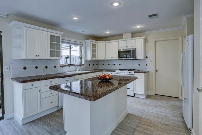 Foto del edificio - 13819 Starhill Ct