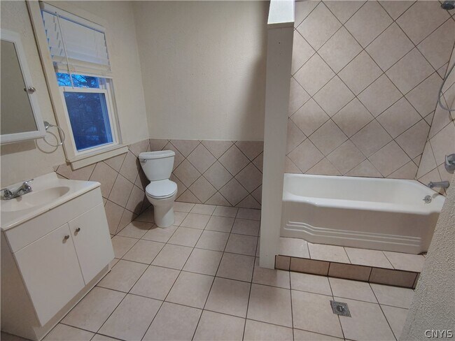 Building Photo - 147 E Matson Ave