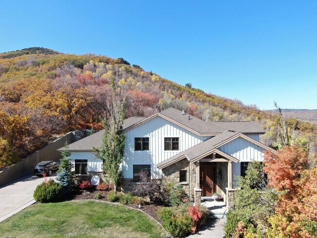 Foto del edificio - 7083 Pinecrest Dr