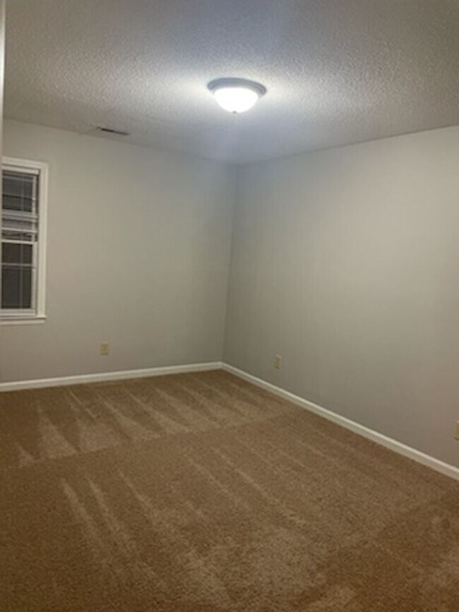 Foto del edificio - Charming 2br 1.5 near Downtown Cary! Available Now!