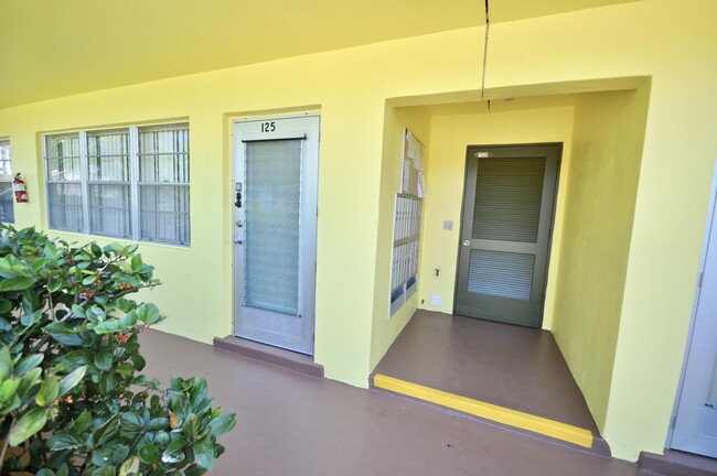 Building Photo - 125 Sussex G