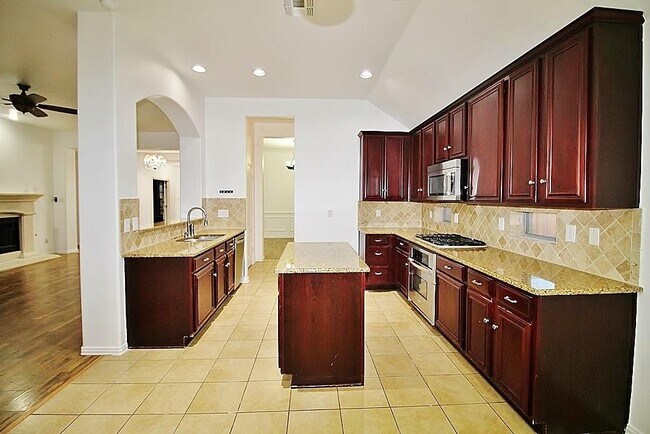 Building Photo - 5840 Somerton Dr