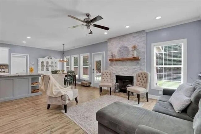 Foto del edificio - 828 Windsor Oak Cir