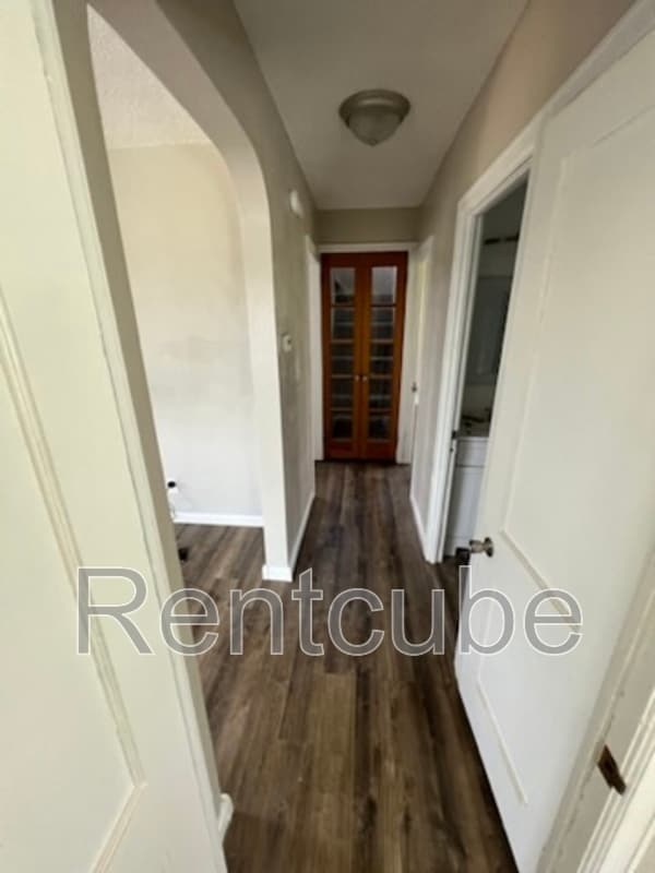 Building Photo - 915 Pleasant St