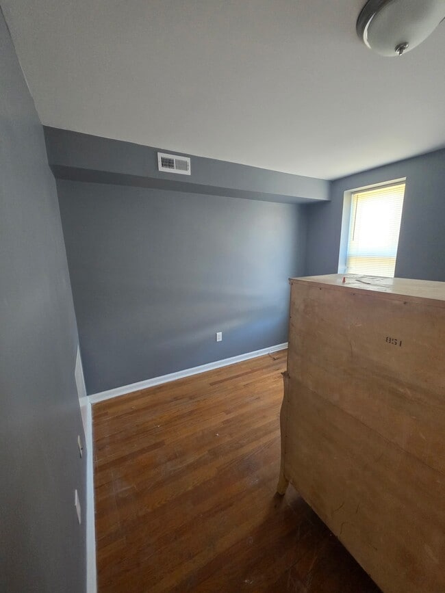 Building Photo - 834 E Chelten Ave