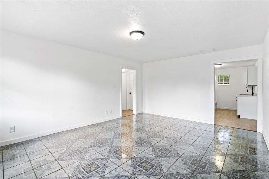Primary Photo - 7430 Mount St