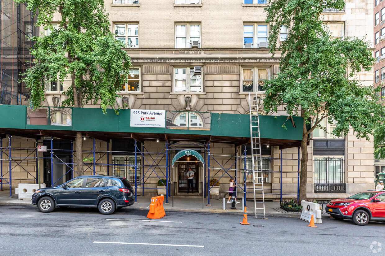 Building Photo - 925 Park Ave