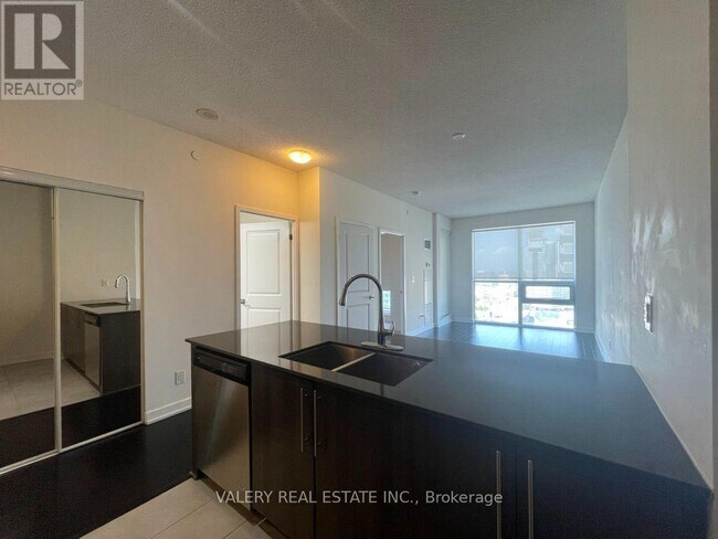 Building Photo - 510 Curran Place