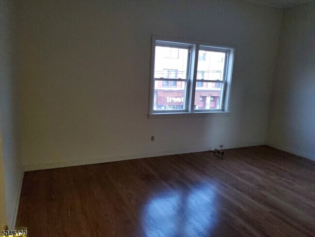 Building Photo - 49 N Sussex St