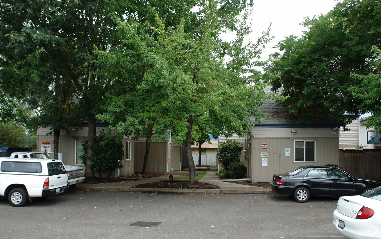 Primary Photo - Perga Court
