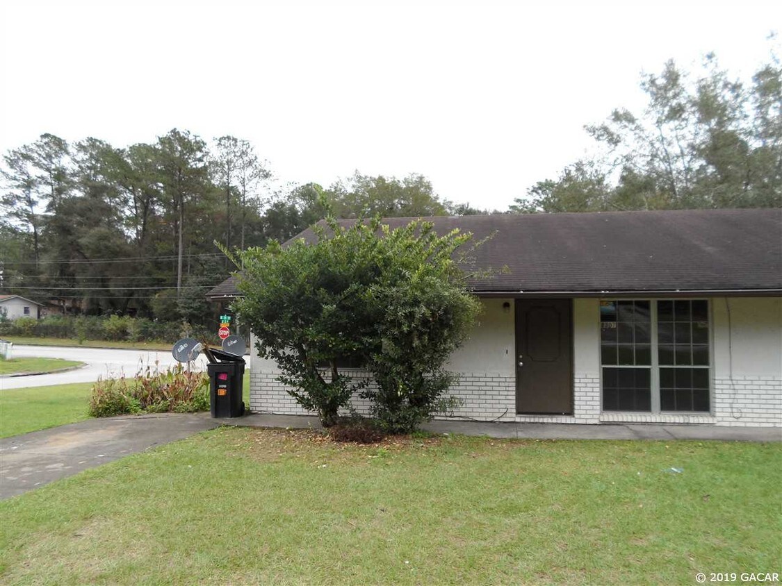 Primary Photo - 2207 SE 34th Terrace