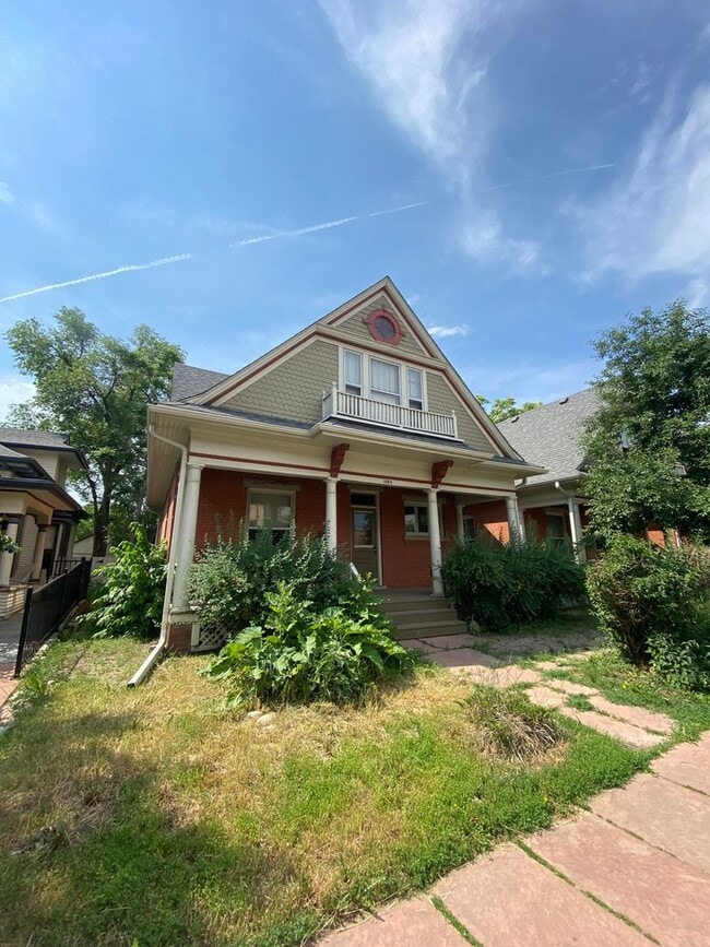 Building Photo - Fully Renovated 1 Bedroom 1 Bath Apartment...