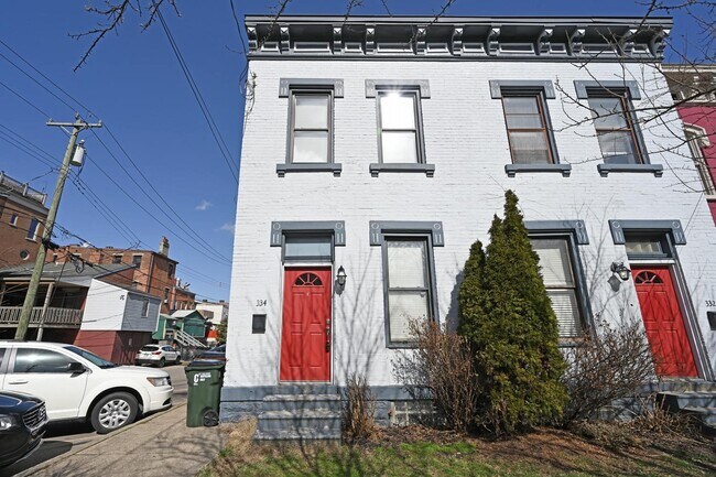 Building Photo - 334 W 7th St