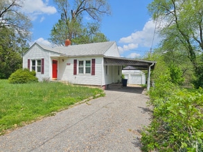 Building Photo - 10154 Imperial Dr