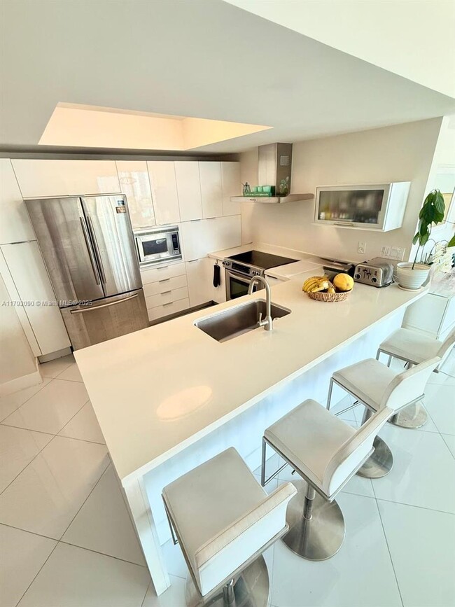 Foto del edificio - 250 Sunny Isles Blvd