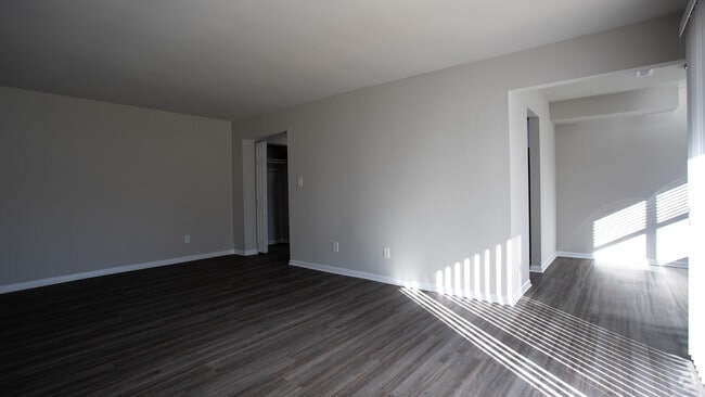 2BR,1.5BA,-1118SF - Pines of York