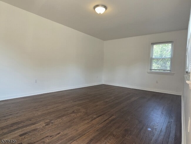 Building Photo - 128 1st St