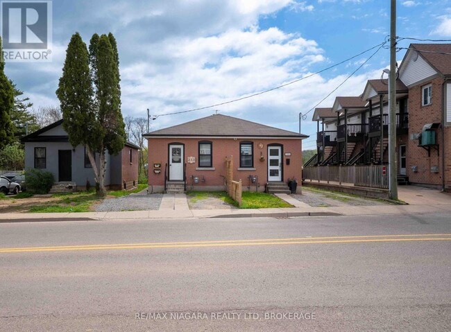 Building Photo - 233 Pelham Rd