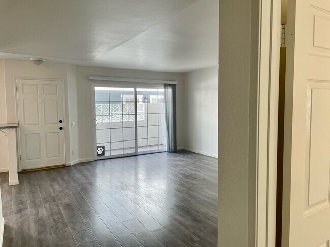 Foto del edificio - 10920 Moorpark St