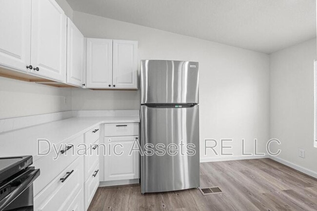 Building Photo - 403 N Walnut St