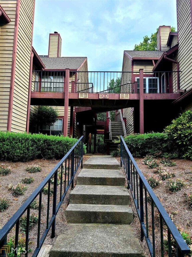 Building Photo - 219 St Andrews Ct