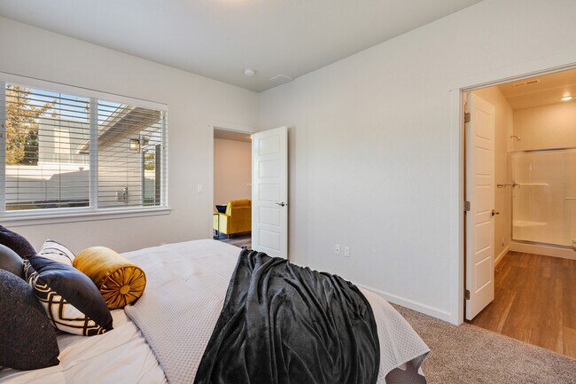 Building Photo - 1330 Mordyl Loop