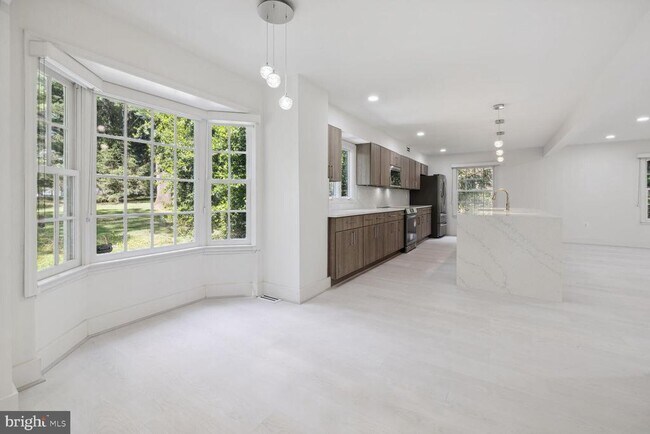 Building Photo - 11010 Rock Run Dr