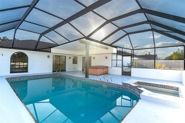 Foto del edificio - 341 Sterling Dr