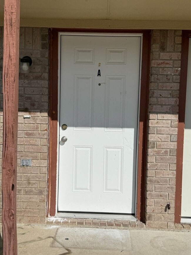 Building Photo - 4302 Jeff Scott Dr