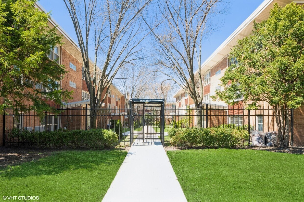 Foto principal - 7528 N Ridge Blvd