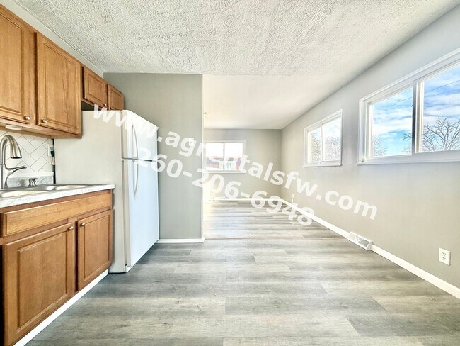 Building Photo - 3 Bedroom House