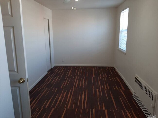 Foto del edificio - 67-16-67-48 48th Ave